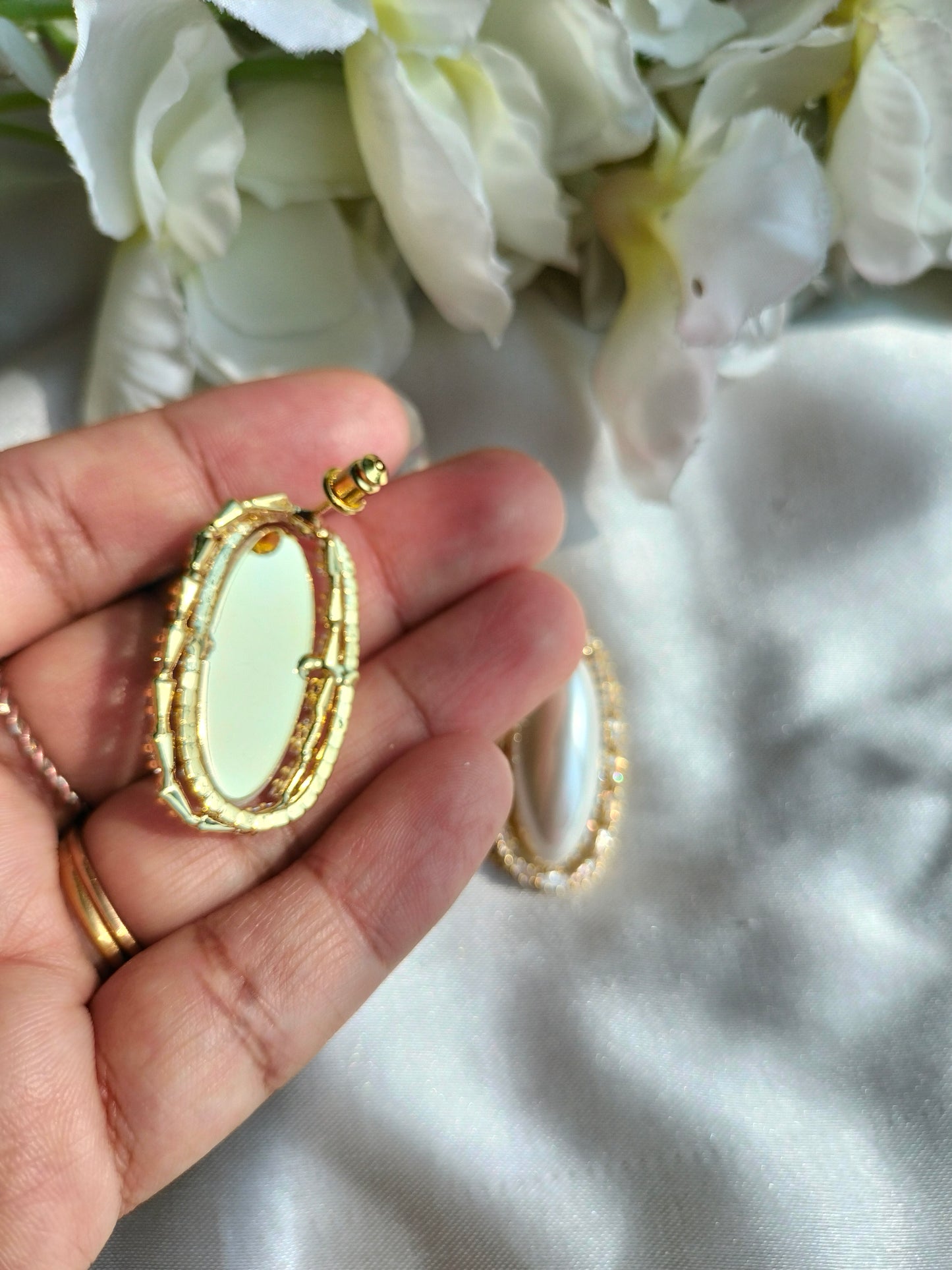 Oval Pearl Golden earring
