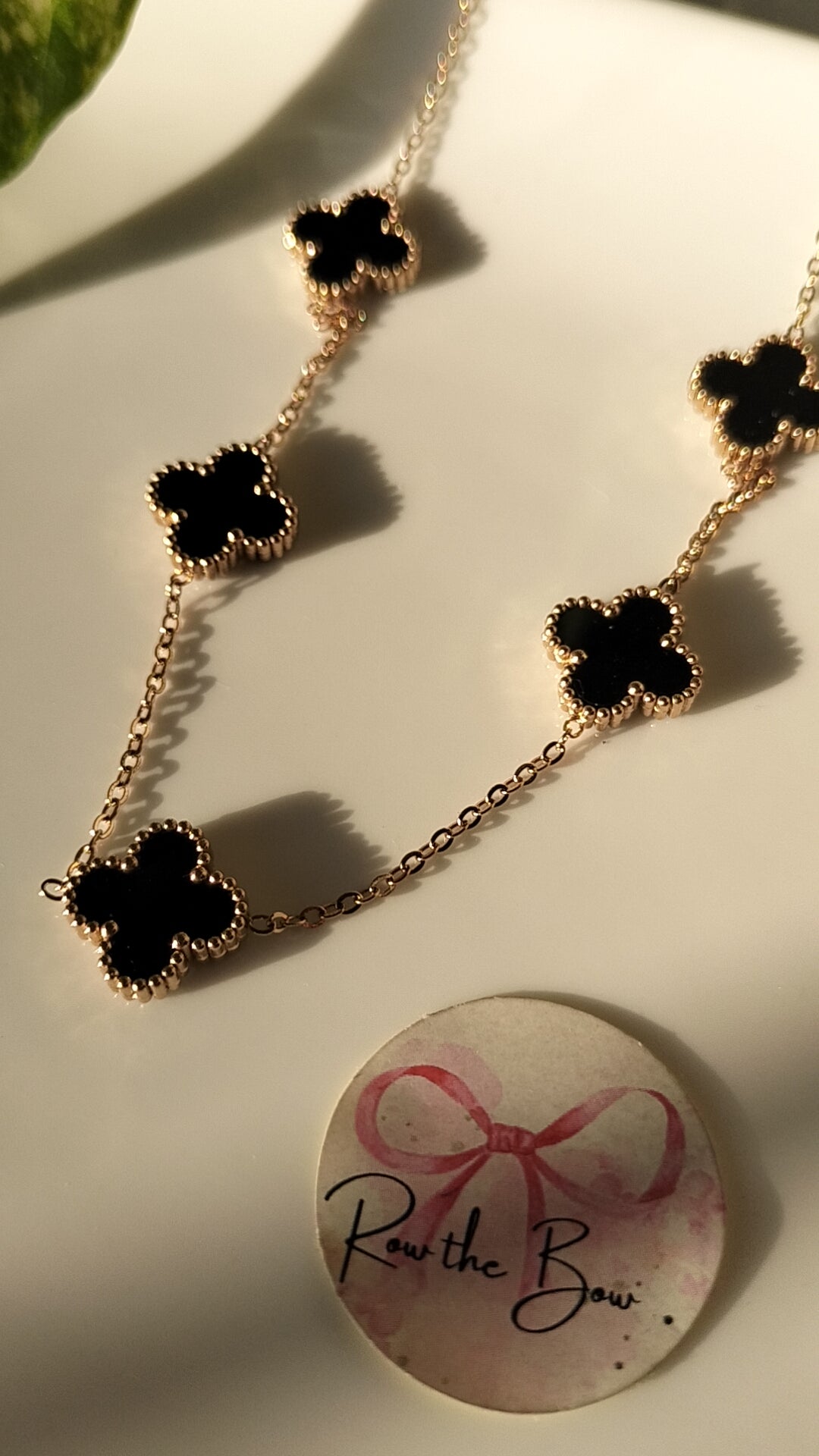 Clovar black long necklace