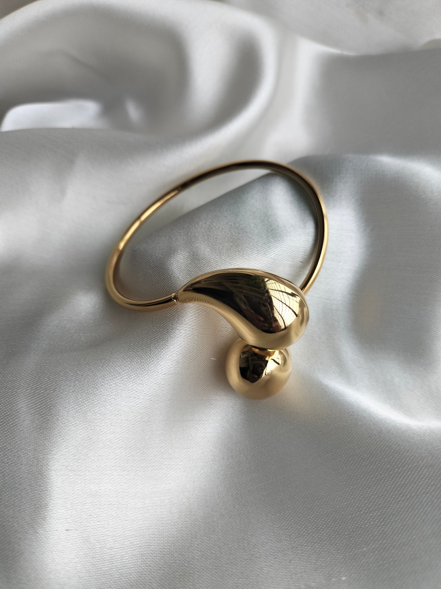 Drop bracelet golden