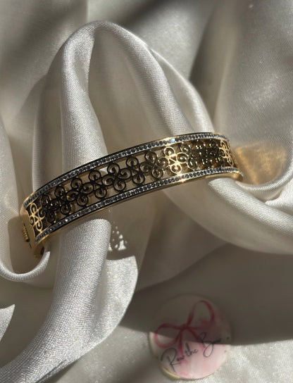 Floral bangle bracelet