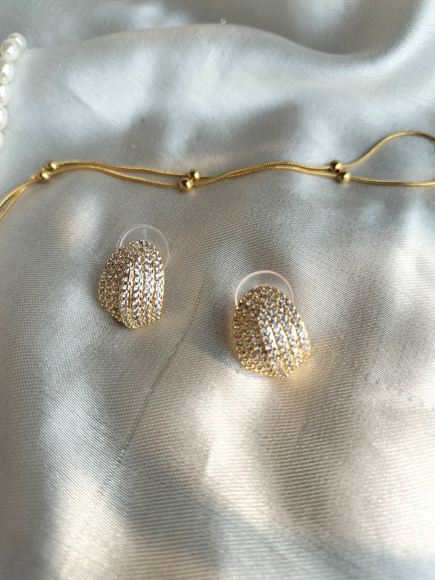 Luna Shimmer Stud Golden