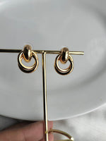 Load image into Gallery viewer, Metallic urban earring
