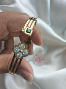 Titanium bracelet white flower