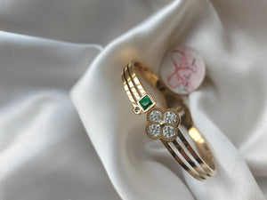 Titanium bracelet white flower