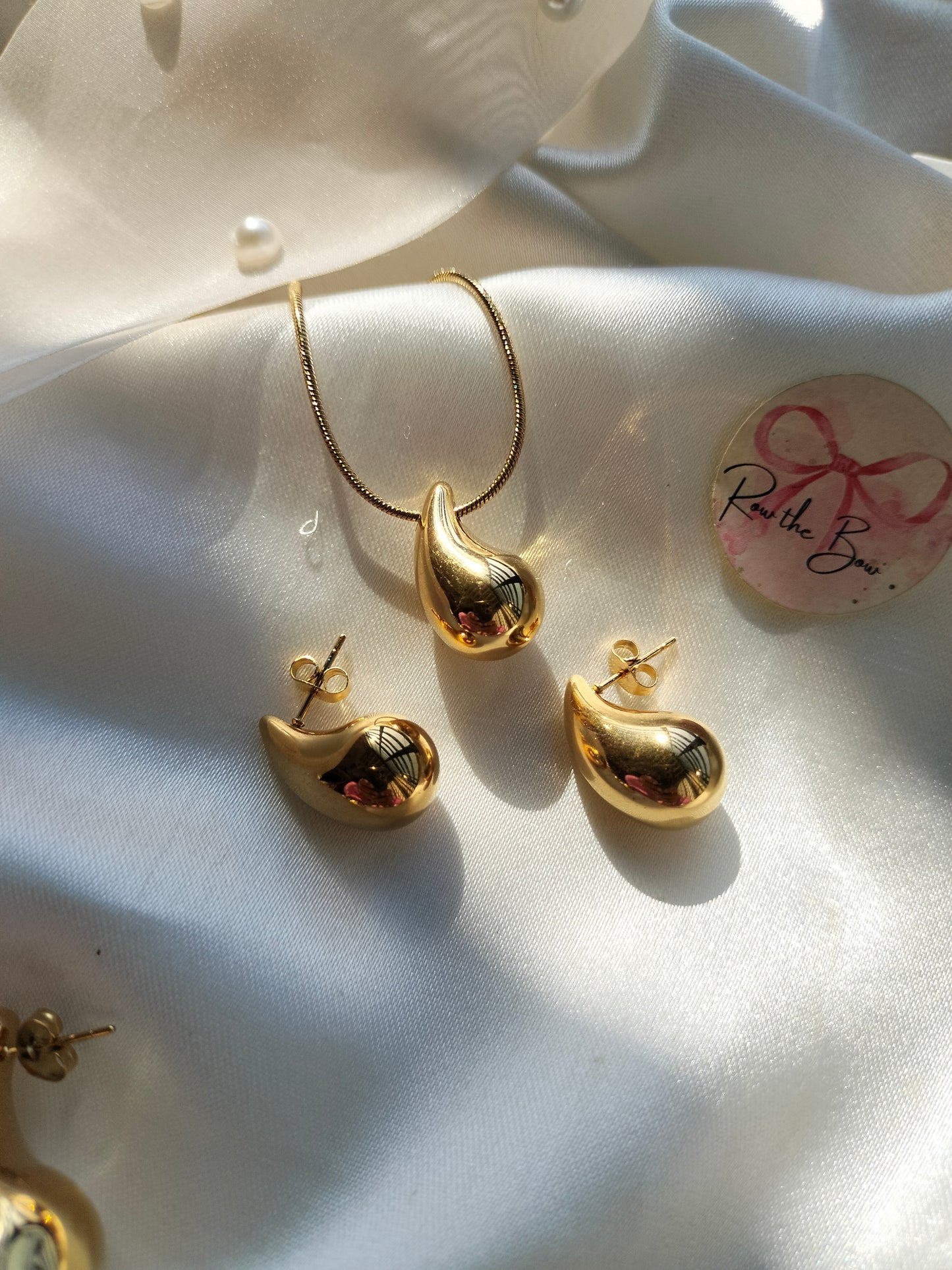 Drop pendant earring set