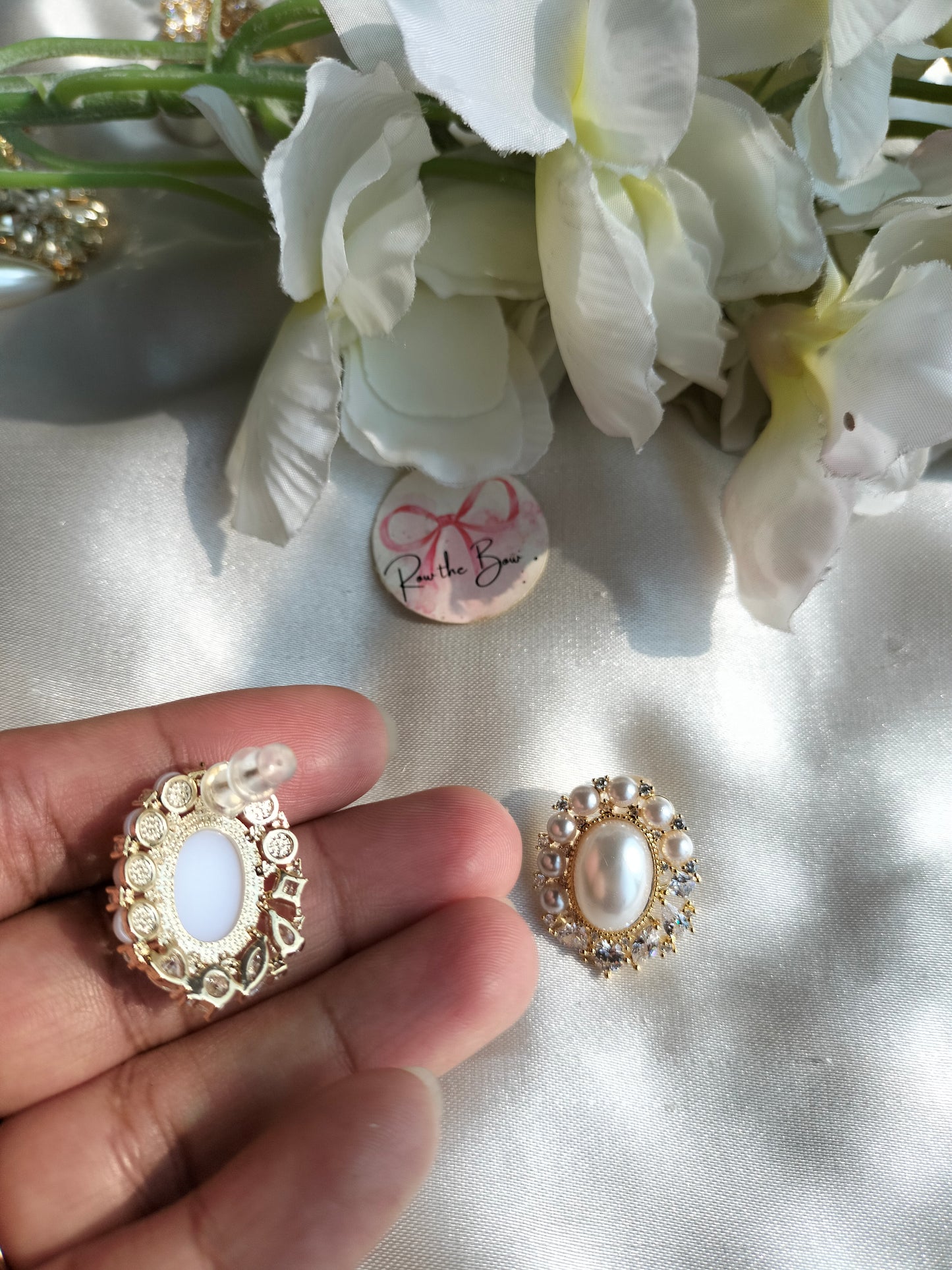 Pearl Nest Stud golden