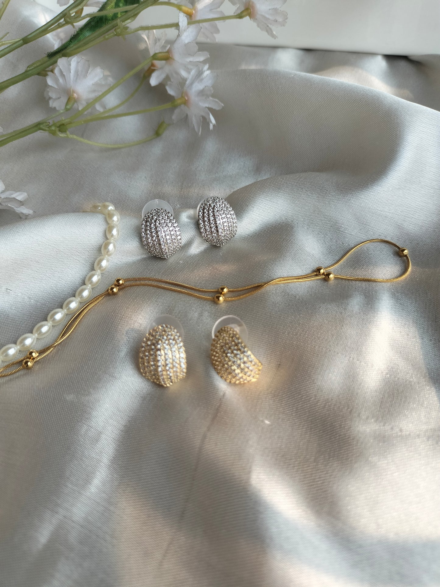 Luna Shimmer Stud Golden