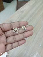 Load image into Gallery viewer, Tiny penta petal floral golden earring

