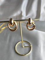 Load image into Gallery viewer, Metallic urban earring

