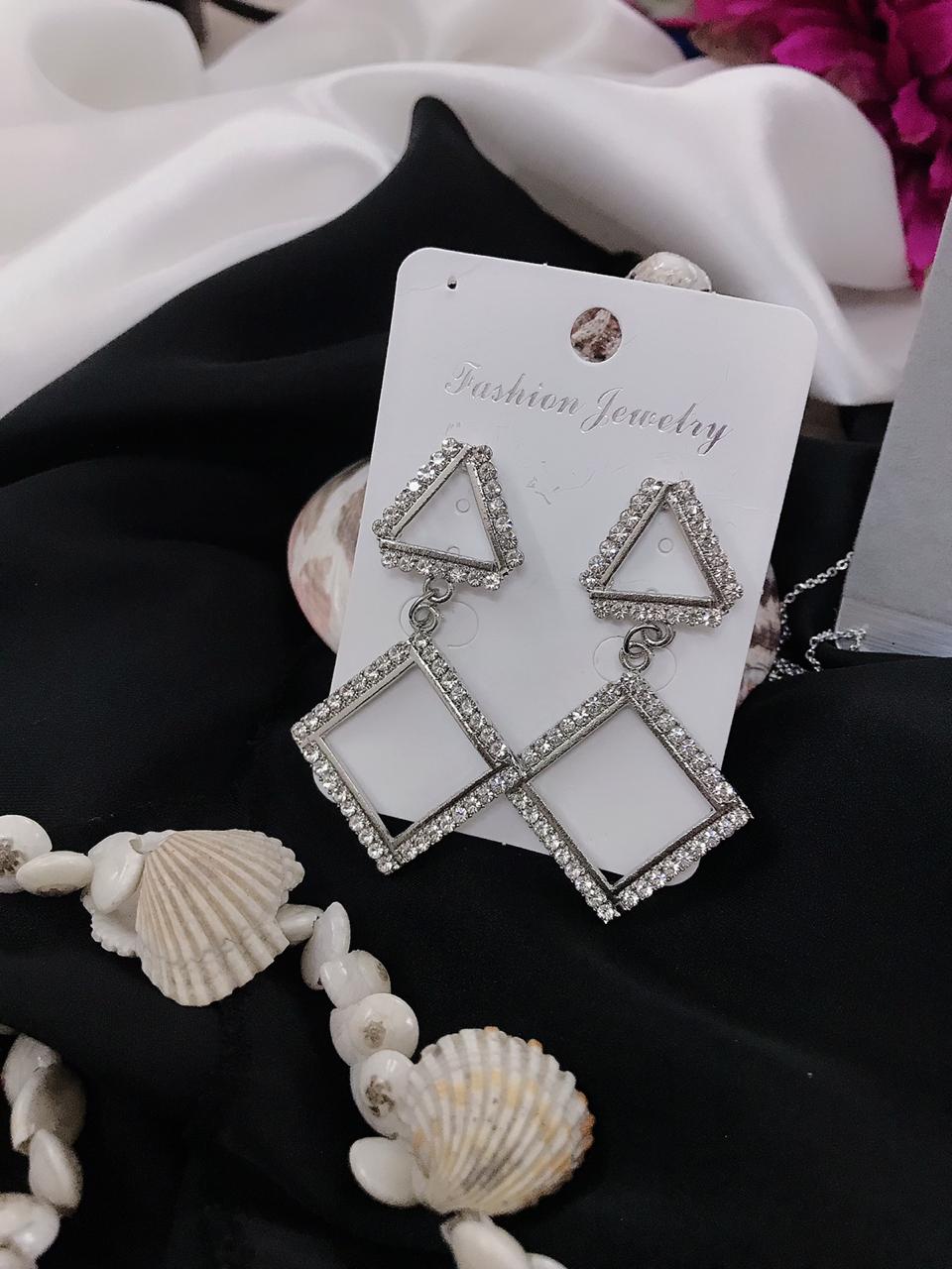 Double triangle silver