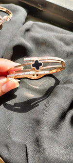 Load image into Gallery viewer, Titanium RoseGold Bracelet Clovar-12
