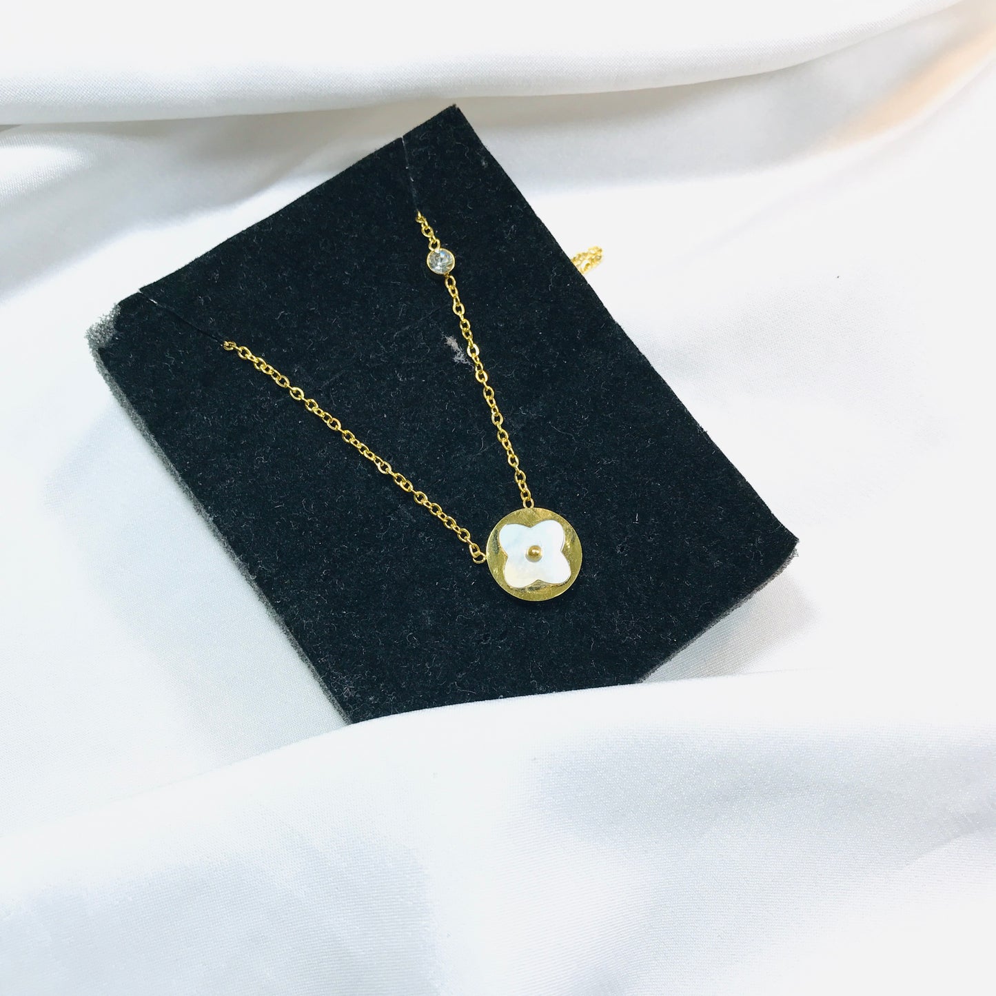 Luise round flower pendant(18K)