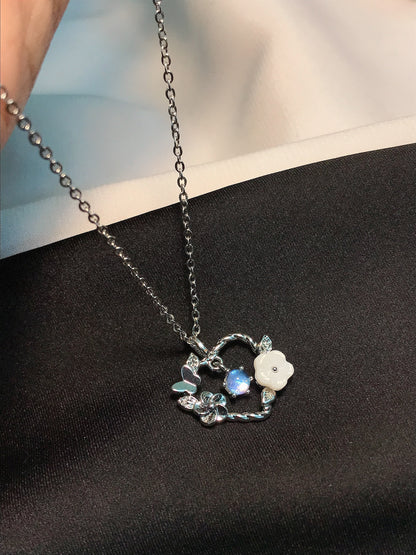 Floral Hearted Pendant-001