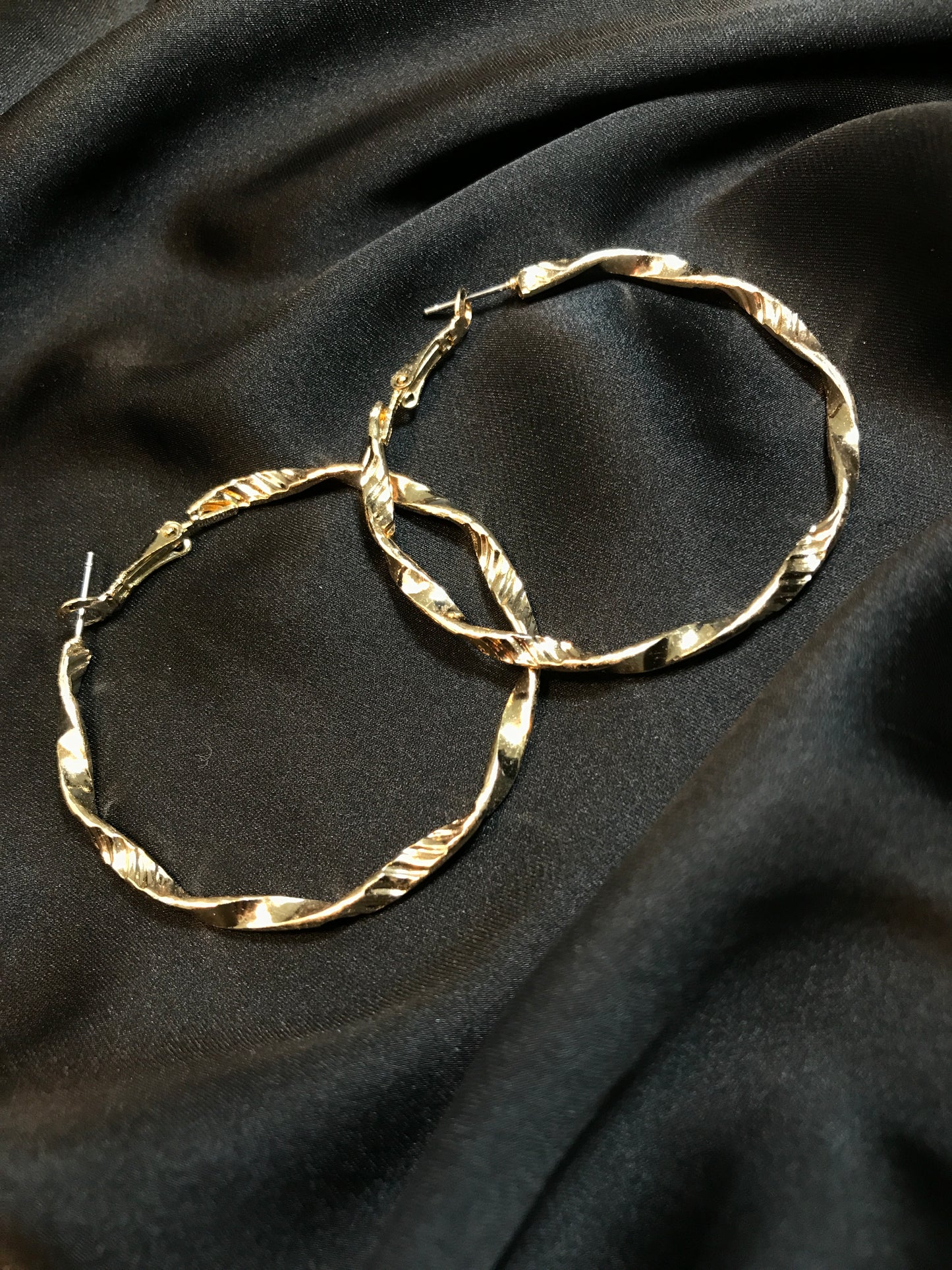 Golden twist hoop