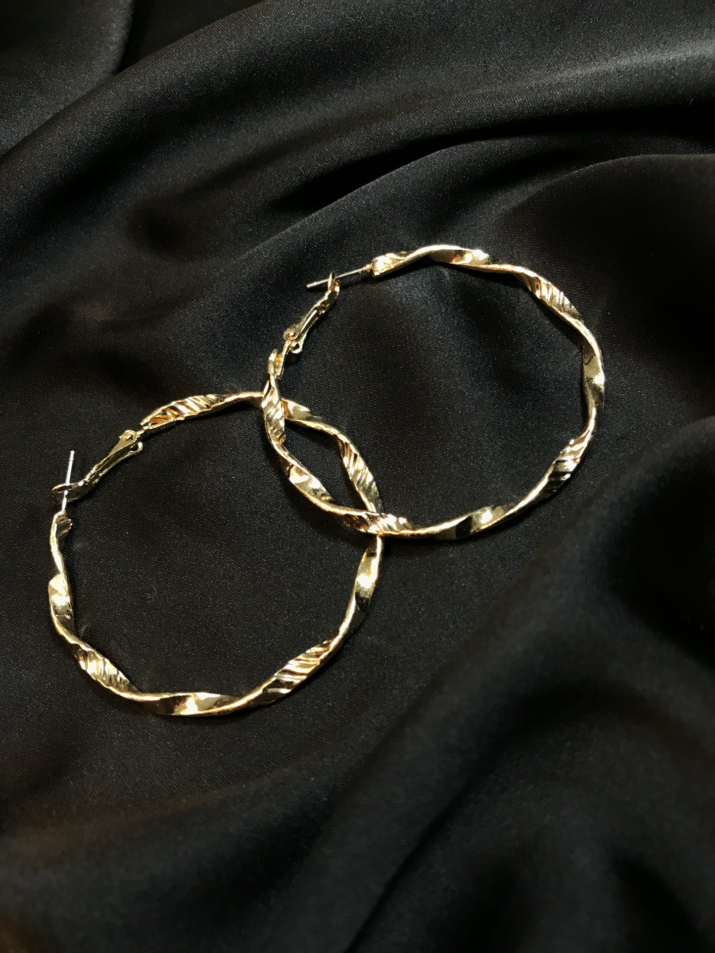 Golden twist hoop
