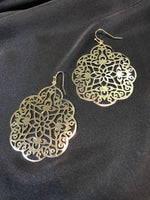 Load image into Gallery viewer, Floral Golden Filigree Earrings
