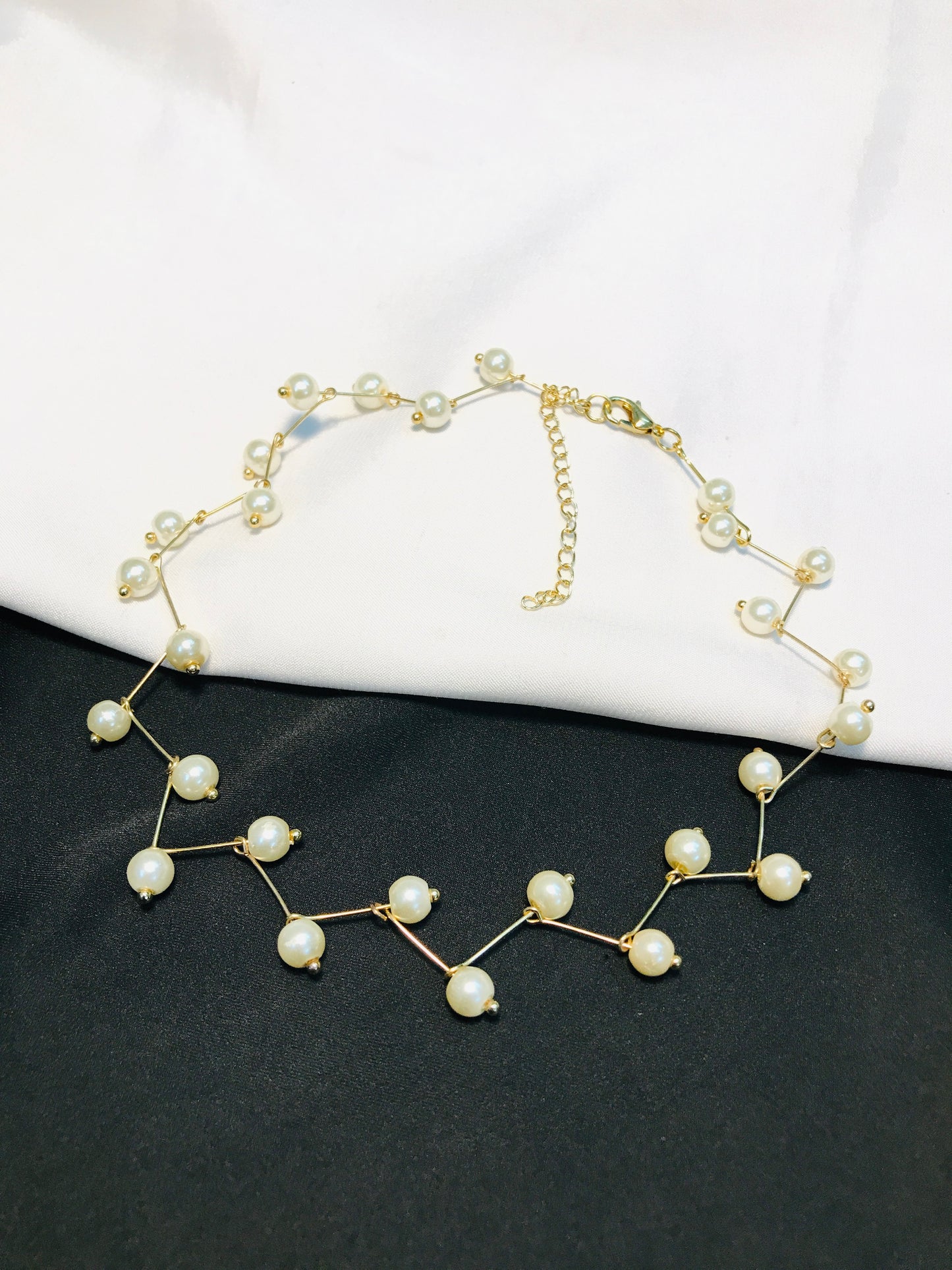 Pearl Charm Choker Golden